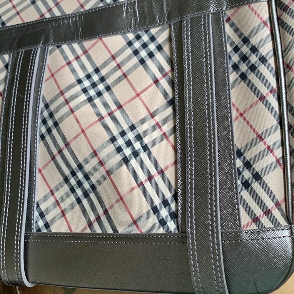 Vintage Burberry Mettalic Crossbody Bag - Picture 12 of 16